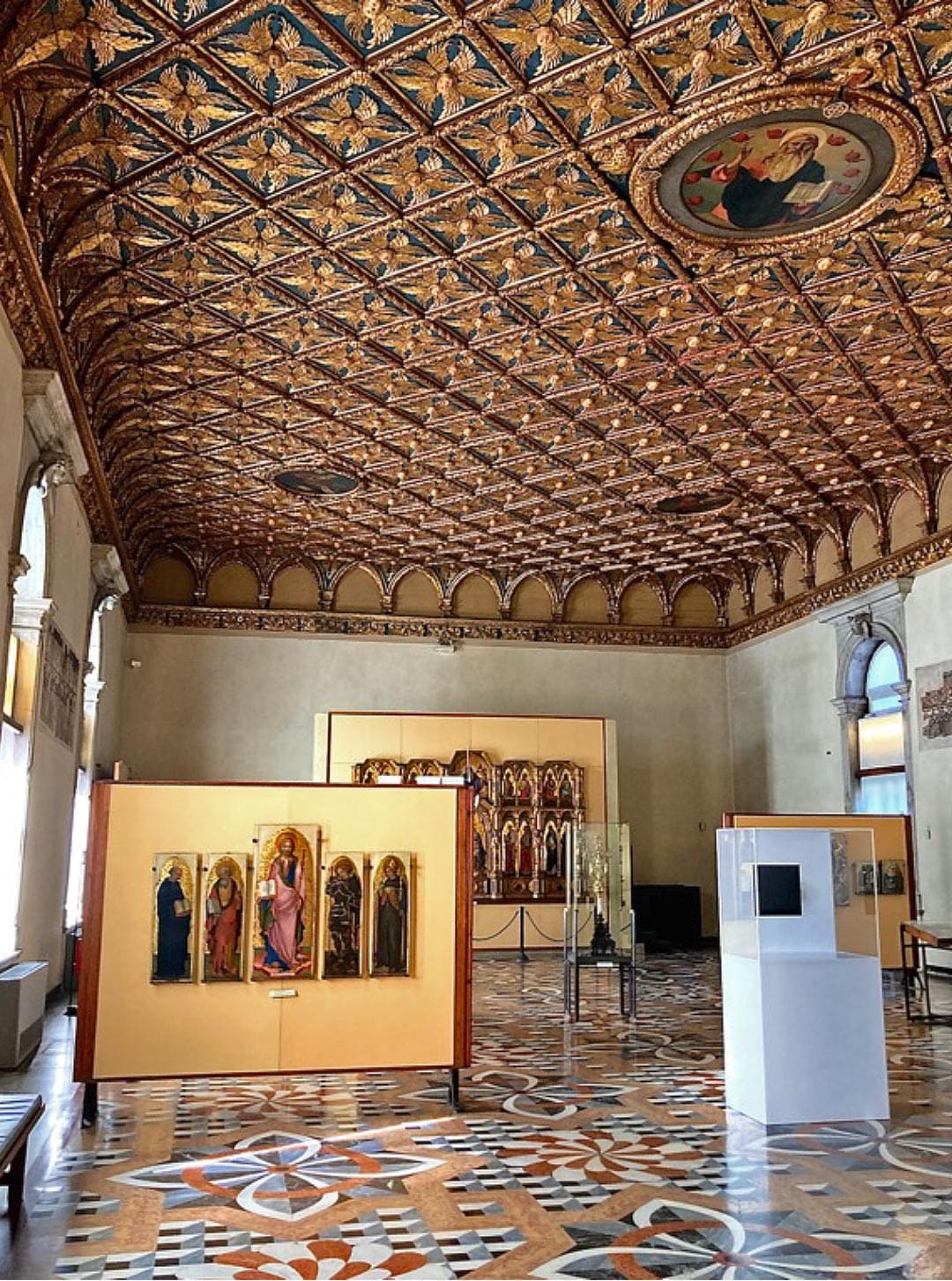 The Deceptive Sky-Ceilings of The Venetian