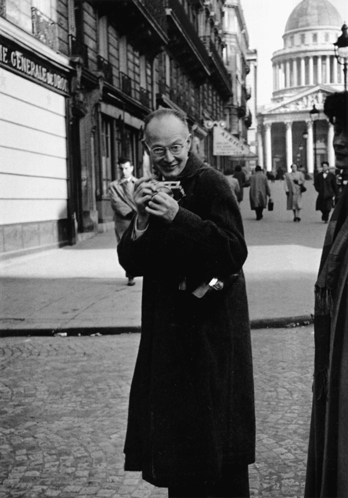 716px-Portrait_of_Henri_Cartier-Bresson_-_Paris_-_1954_-_Kimura_Ihei
