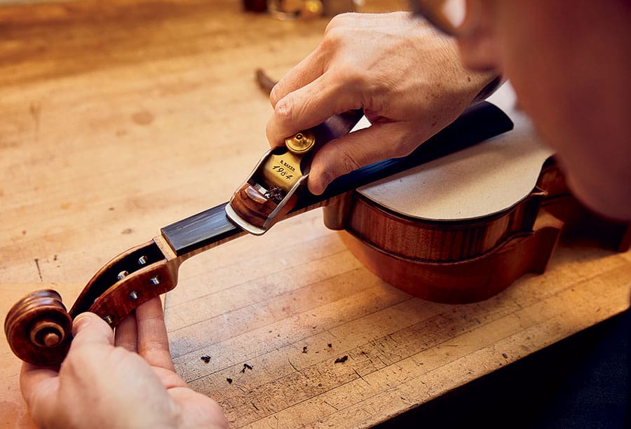 C202301-The-Violin-Doctor-fingerboard-planing