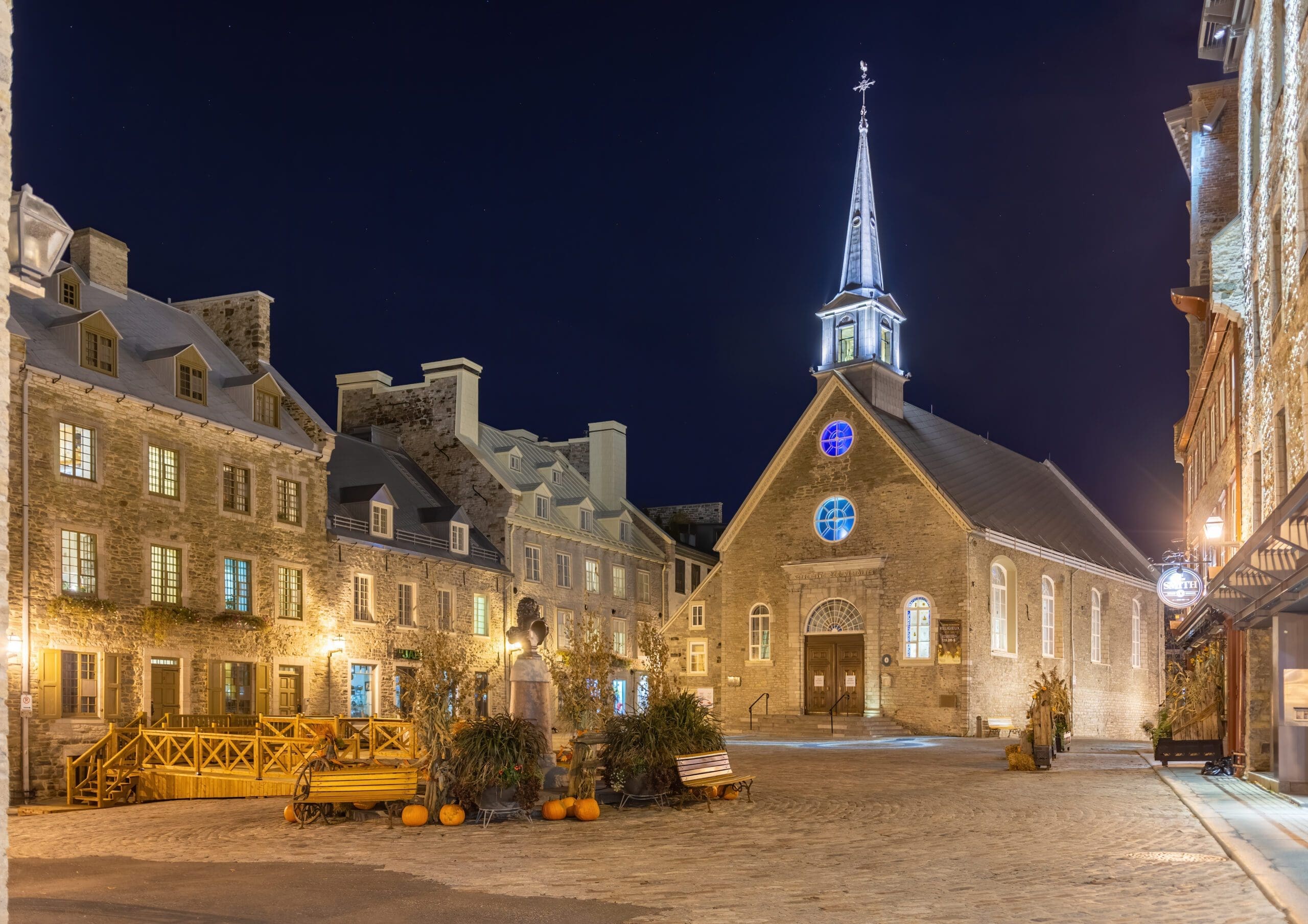 Place_Royale_at_night,_Vieux-Québec,_Quebec_ville,_Canada